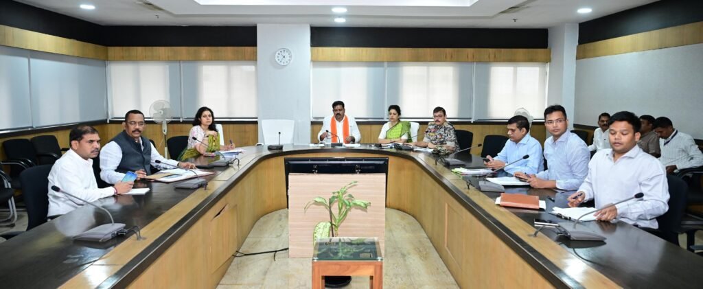 CG Naxal Rehabilitation: नक्सल प्रभावित जिलों के विकास के लिए सरकार का बड़ा फैसला