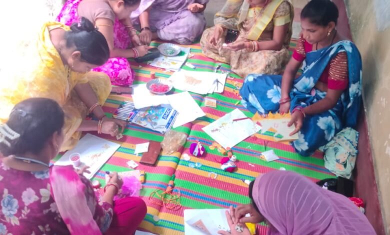 Cg News: भाई की कलाई पर प्यार, धरती मां को उपहार… रायगढ़ में बिहान की दीदियों ने तैयार कीं अनोखी ‘बीज राखियां’