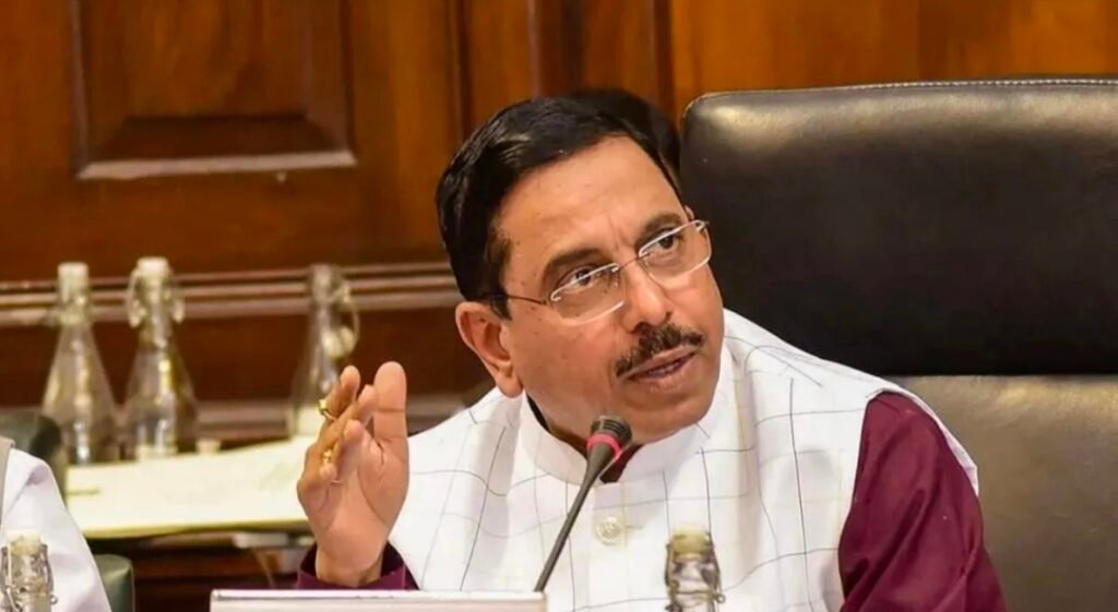Breaking News: धर्मेंद्र प्रधान के बाद प्रह्लाद जोशी संभालेंगे शिक्षा मंत्रालय… राष्ट्रपति ने दी मंजूरी