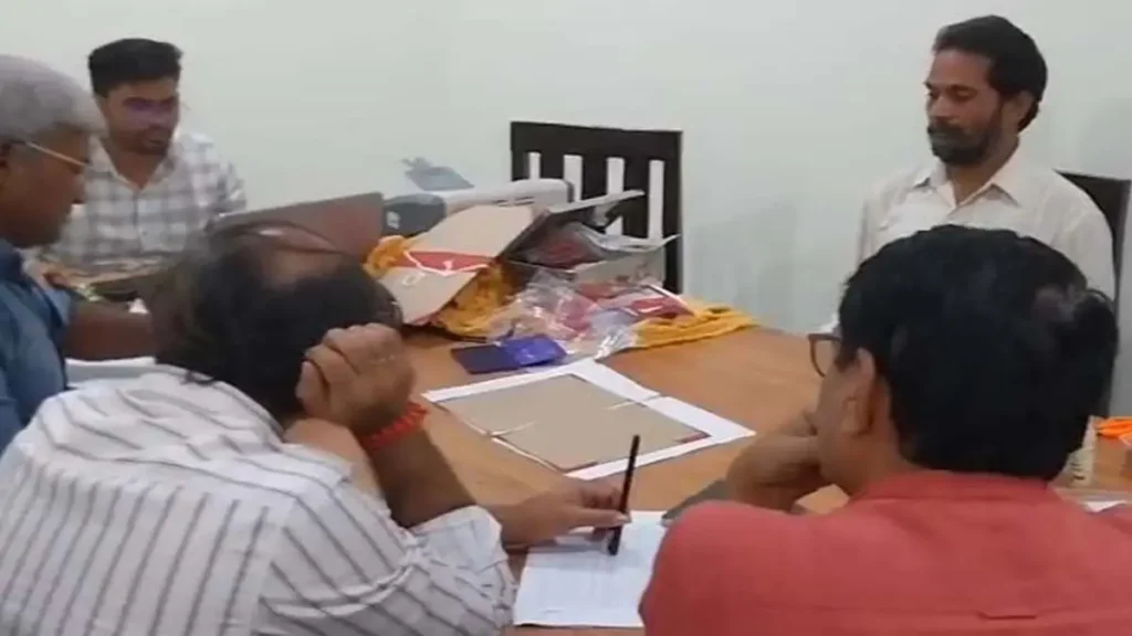 CG News: 1 लाख रुपये की रिश्वत लेते सिविल सर्जन गिरफ्तार… ACB ने रंगे हाथ पकड़ा