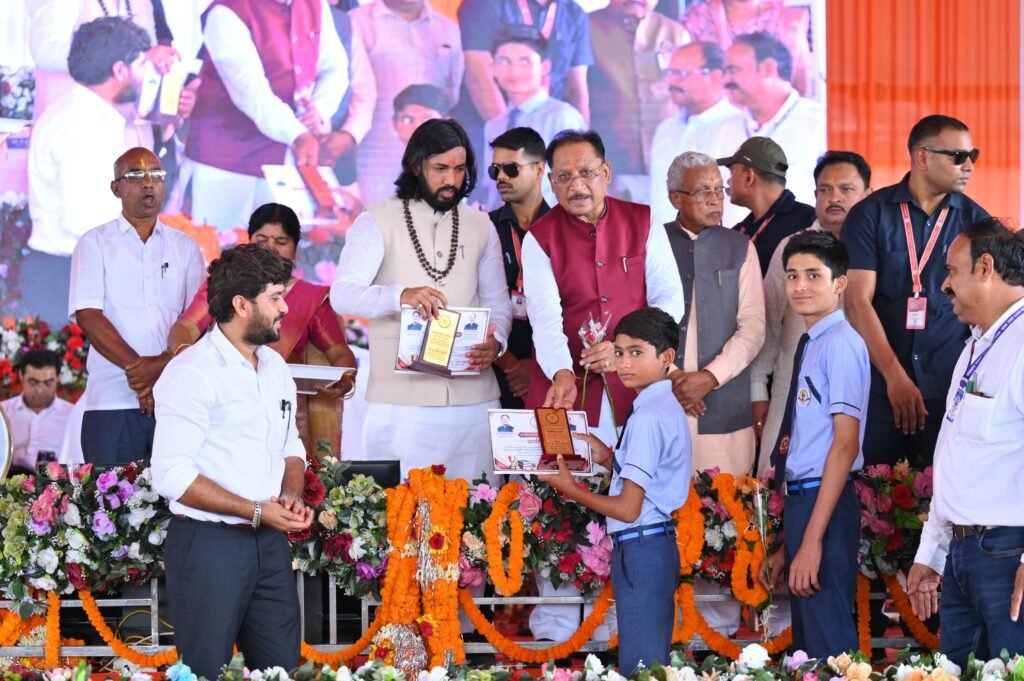 CG News: सीएम विष्णुदेव साय ने 128 करोड़ से अधिक के विकास कार्यों की सौगात दी
