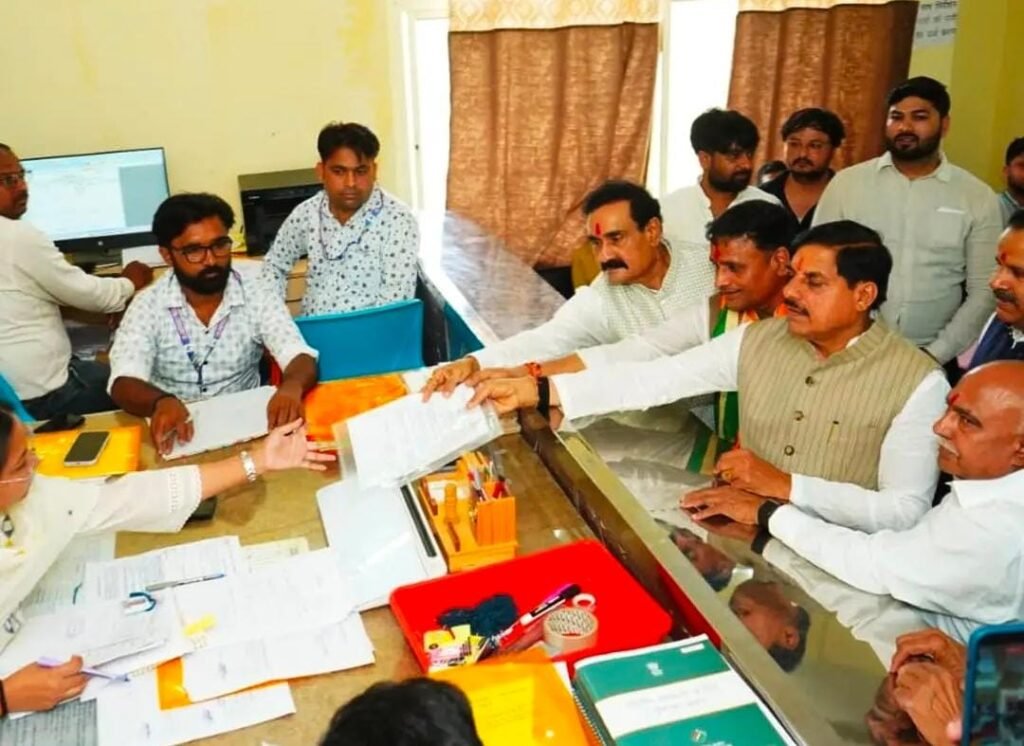 Datia by-election: भाजपा प्रत्याशी आशुतोष तिवारी ने भरा नामांकन… CM मोहन यादव रहे मौजूद