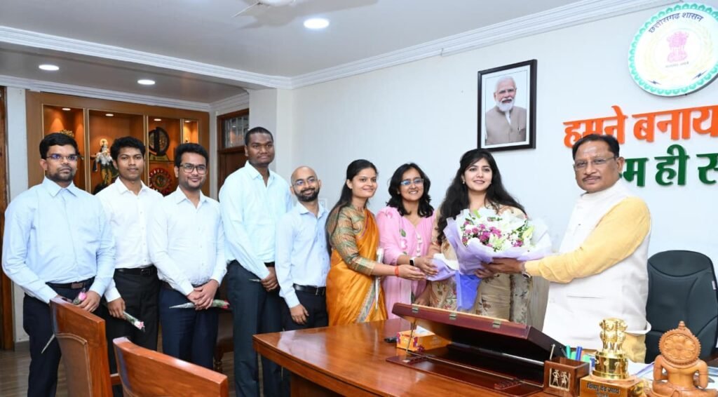 Raipur News: CM विष्णुदेव साय से मिले UPSC चयनित युवा… जनसेवा को बताया सबसे बड़ी जिम्मेदारी