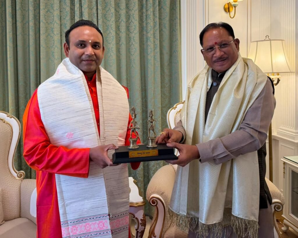 CM Vishnu Deo Sai: कर्नाटक पहुंचे सीएम विष्णुदेव साय… सत्य साई ग्राम के सेवा मॉडल की सराहना की