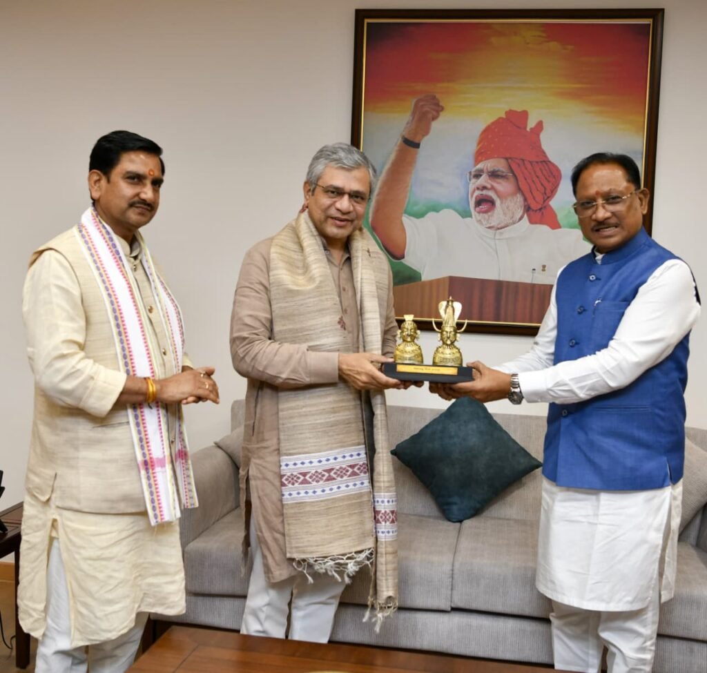 Chhattisgarh Rail Projects Expansion: बस्तर से सरगुजा तक मजबूत होगा रेल नेटवर्क… सीएम साय ने रेल मंत्री से की चर्चा