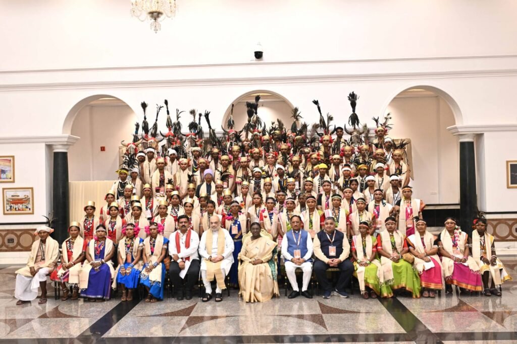 Bastar Culture: राष्ट्रपति भवन में गूंजा बस्तर का गौरव… मांझी-चालकी से मिलीं राष्ट्रपति मुर्मु
