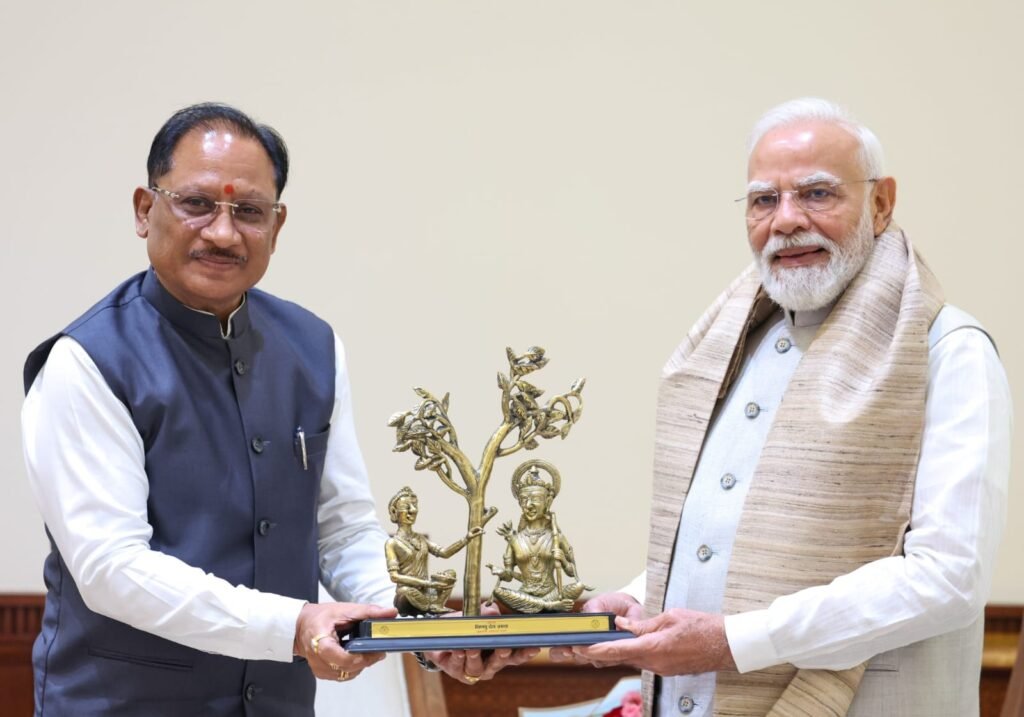 CM Sai Meets PM Modi: सीएम विष्णुदेव साय ने PM मोदी से की मुलाकात… बस्तर के विकास पर हुई चर्चा