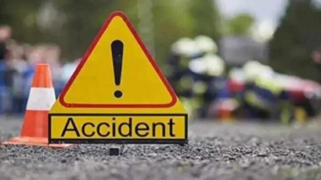 Road Accident News: करौली में दर्दनाक हादसा… ट्रक की चपेट में आने से तीन युवकों की मौत