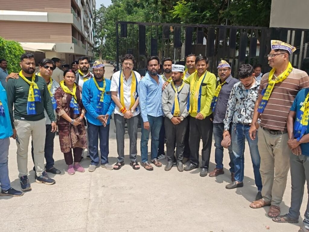 CG News: नकटी विवाद पर AAP का प्रदर्शन… MLA अनुज शर्मा के बंगले का घेराव