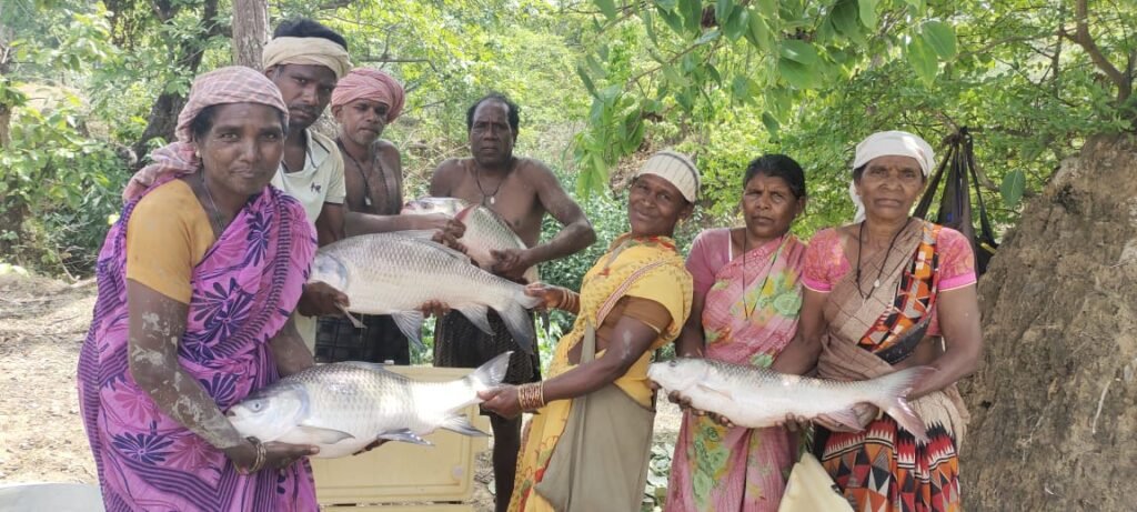 WomenEmpowerment: तालाब बना महिलाओं की कमाई का जरिया… मछली पालन से लाखों की आय