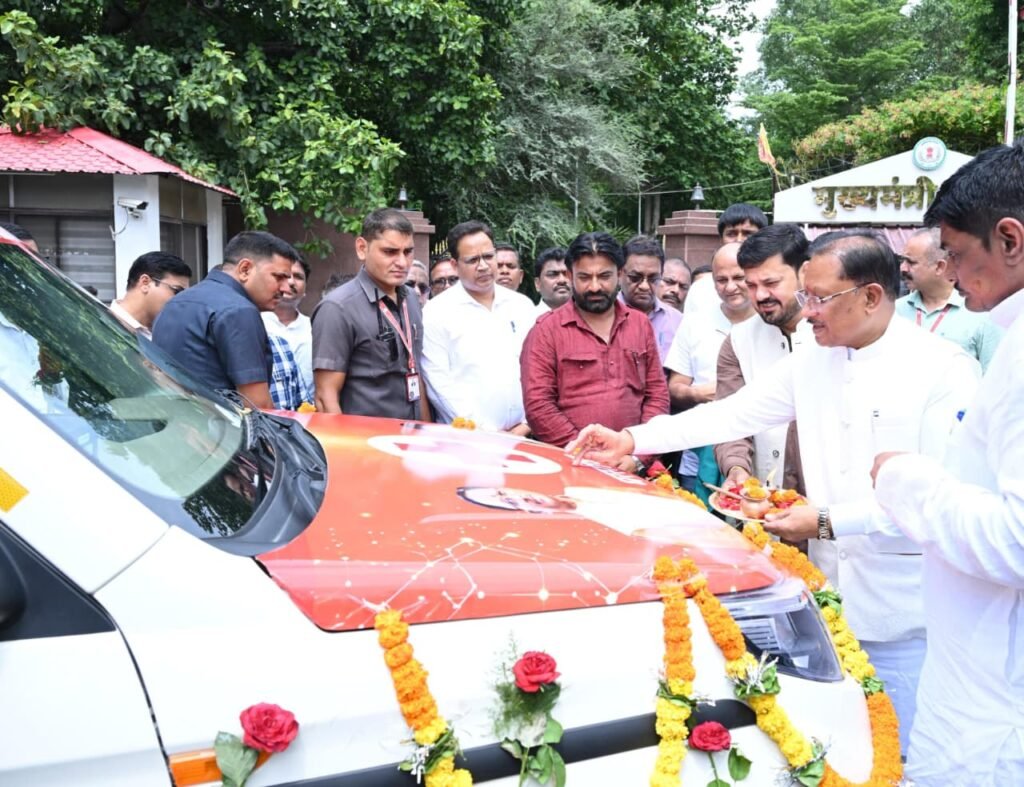 Chhattisgarh News: धरसींवा को मिली नि:शुल्क एम्बुलेंस… CM विष्णुदेव साय ने दिखाई हरी झंडी