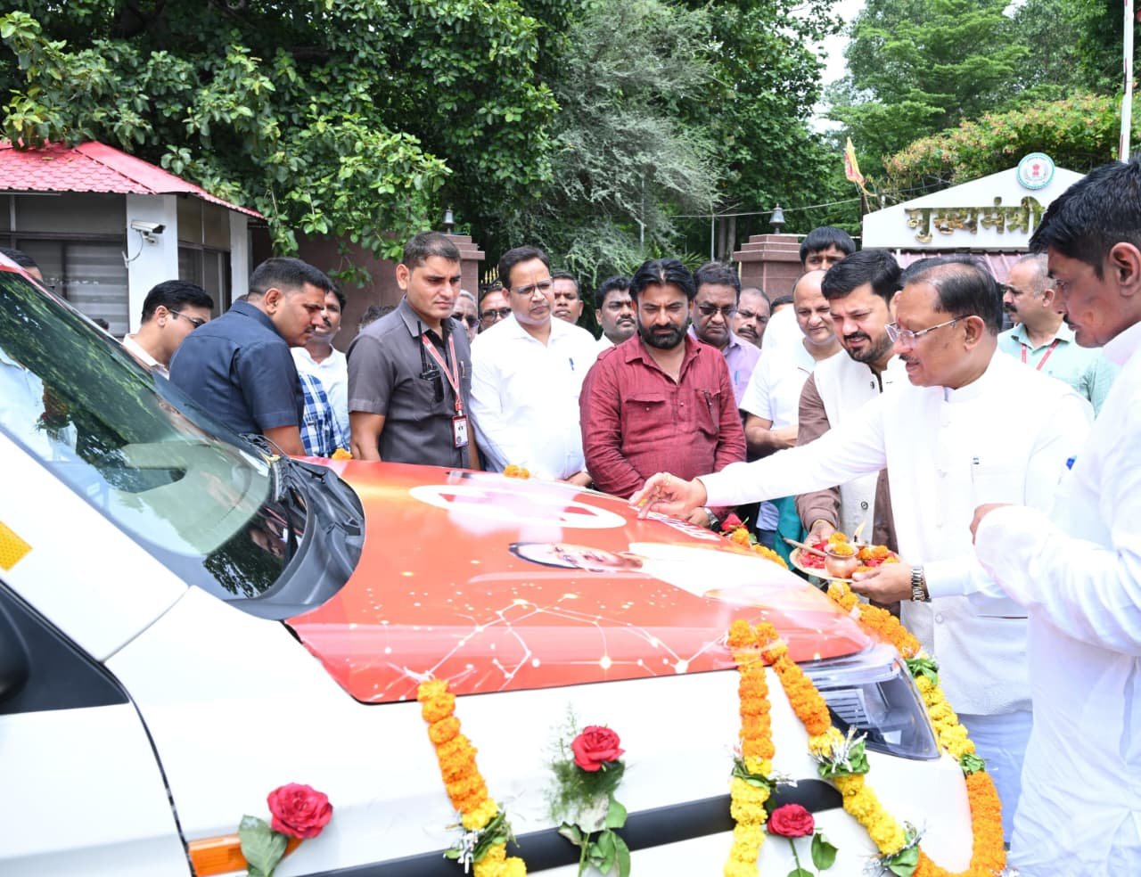 Chhattisgarh News: धरसींवा को मिली नि:शुल्क एम्बुलेंस… CM विष्णुदेव साय ने दिखाई हरी झंडी