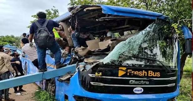Telangana Bus Accident: तेलंगाना में दर्दनाक हादसा… बस-ट्रक की टक्कर में 6 की मौत