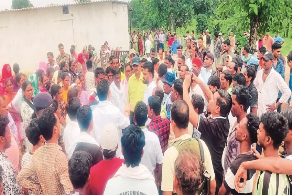 CG Liquor Shop Protest: बीजापुर में शराब दुकान के खिलाफ प्रदर्शन