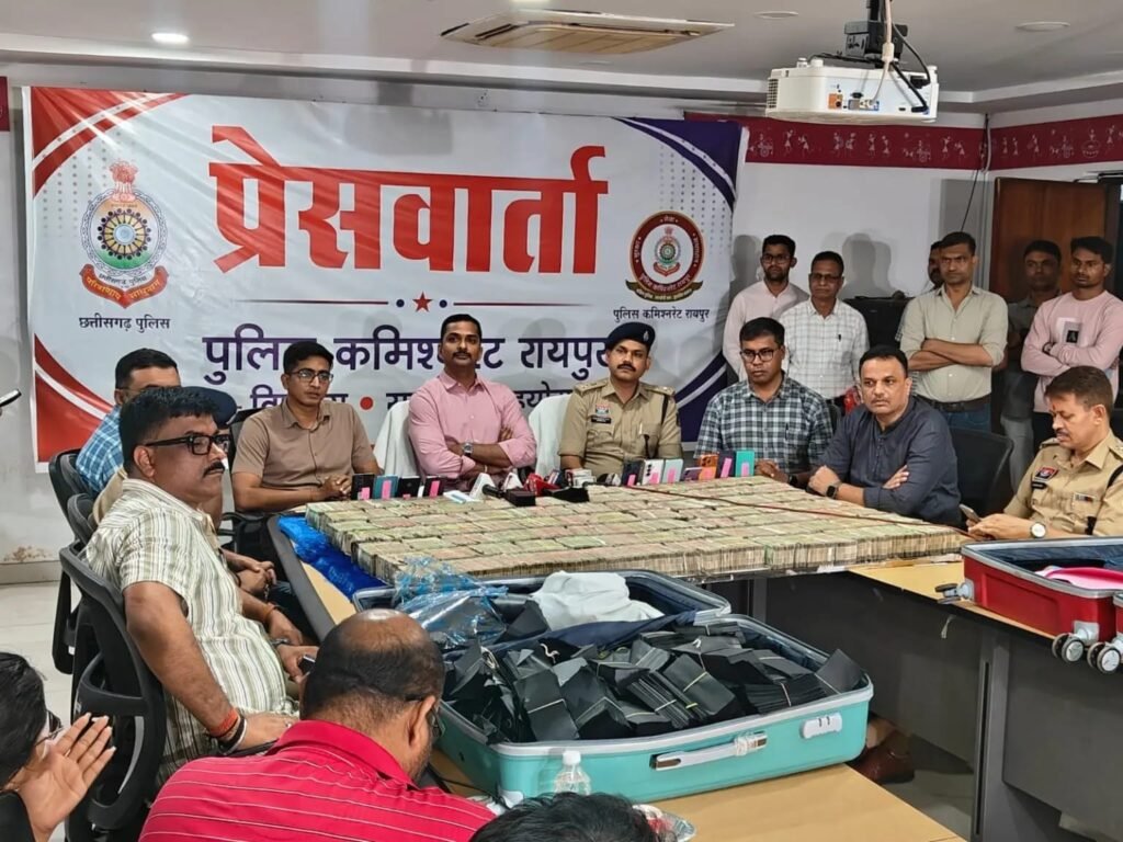 CG News: काले कागज से बनाते थे नकली नोट… करोड़ों की ठगी करने वाला गिरोह गिरफ्तार