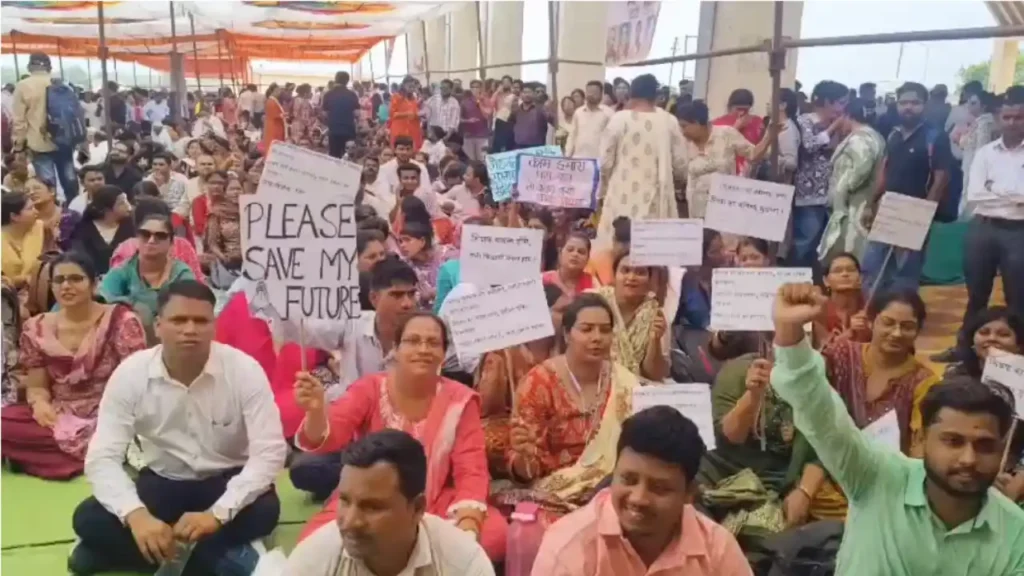 CG Teachers Protest: आत्मानंद स्कूल के संविदा शिक्षकों का हल्ला बोल… नियमितीकरण की मांग