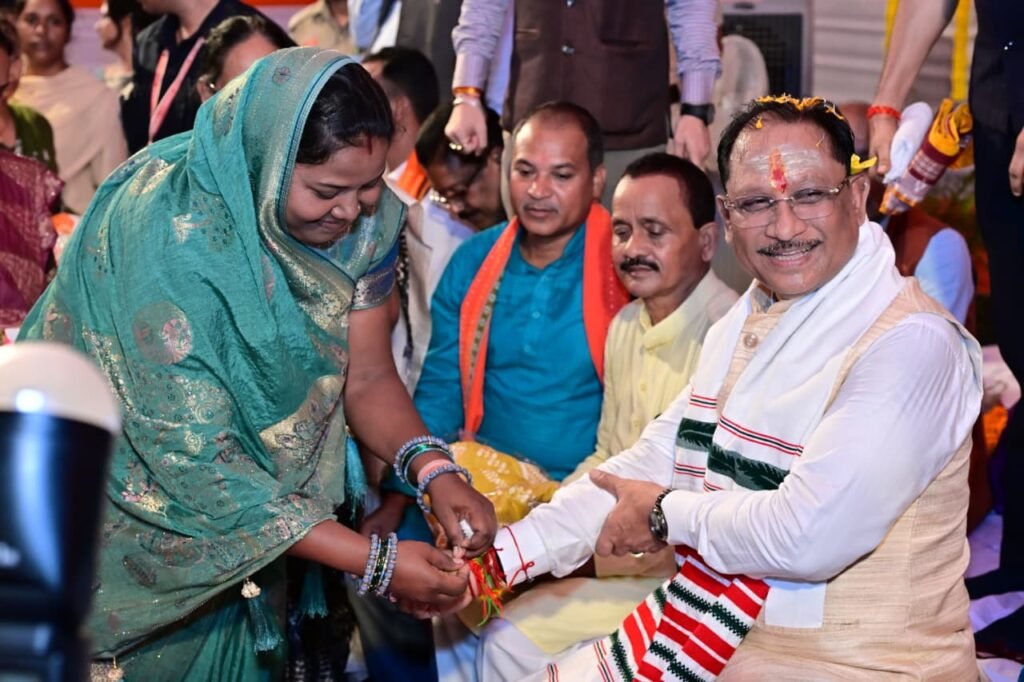 CGNews: बहनों ने CM साय की कलाई पर बांधी राखी… मुख्यमंत्री ने दिया उपहार