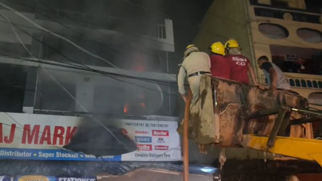 Jagdalpur Fire News: जगदलपुर में बुक डिपो में भीषण आग… लाखों की किताबें और स्टेशनरी जलकर खाक