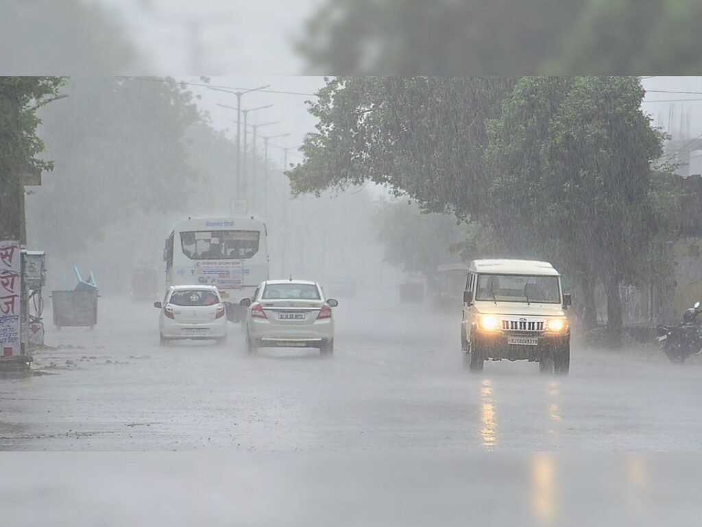 Weather Update: देशभर में एक्टिव हुआ मानसून… कई राज्यों में भारी बारिश से बिगड़े हालात