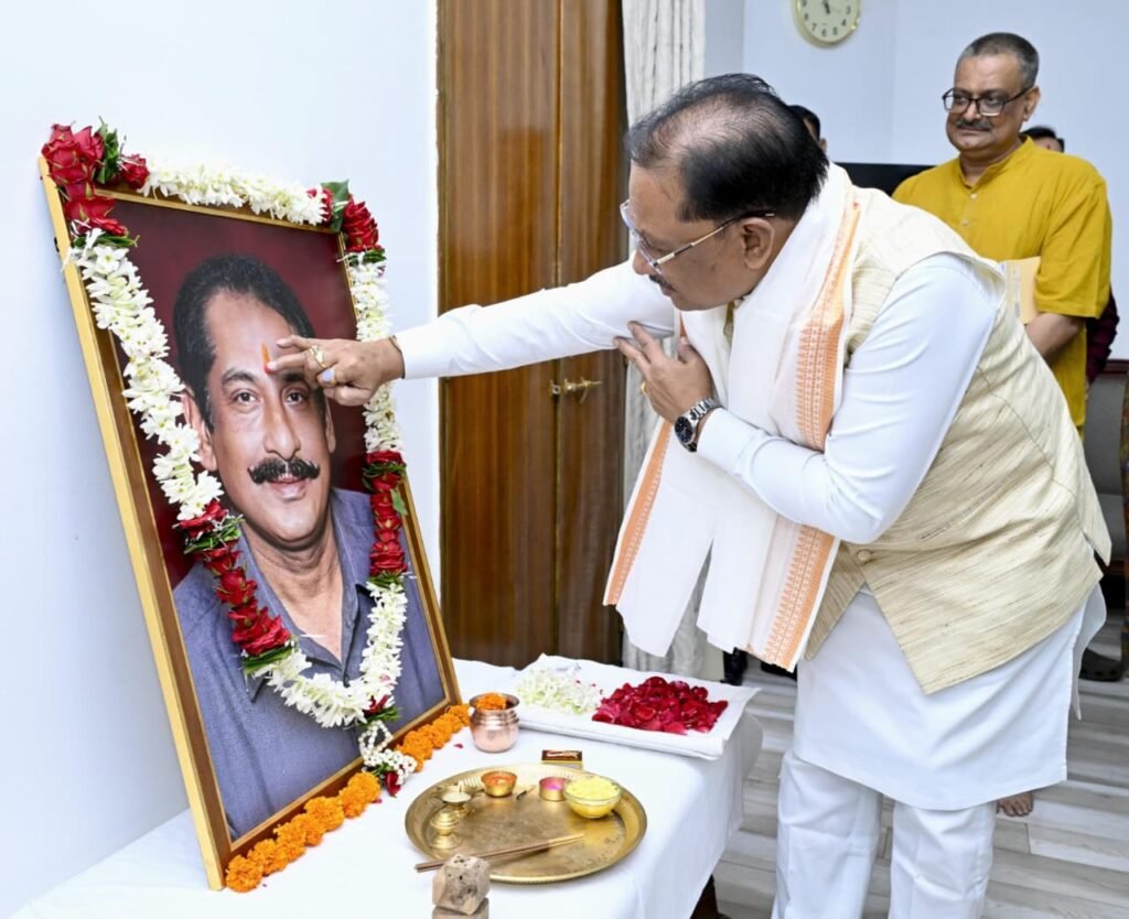 CG News: स्वर्गीय दिलीप सिंह जूदेव की पुण्यतिथि पर CM साय ने किया नमन