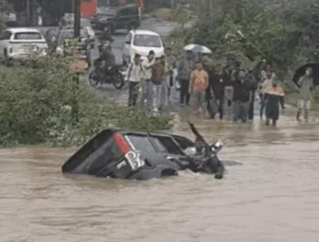 Korba News: कोरबा में बड़ा हादसा टला… तेज बहाव में बहने लगी स्कॉर्पियो