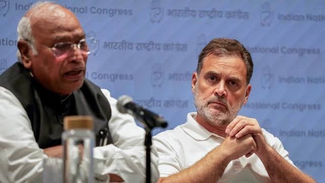 लाल किले के समारोह में फिर नहीं पहुंचे राहुल गांधी और मल्लिकार्जुन खरगे