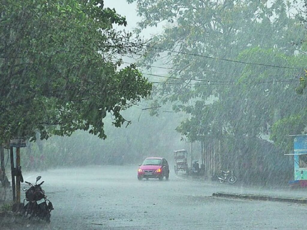 Weather Update: दिल्ली में लगातार दूसरे दिन बारिश… सड़क से एयरपोर्ट तक बिगड़े हालात