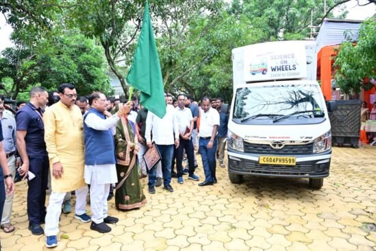 Jashpur News: सीएम साय ने ‘साइंस ऑन व्हील्स’ को दिखाई हरी झंडी