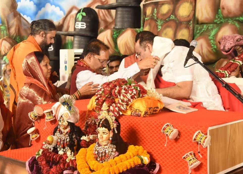 CG News: सीएम साय शिव महापुराण कथा में शामिल हुए… सुख-समृद्धि की कामना