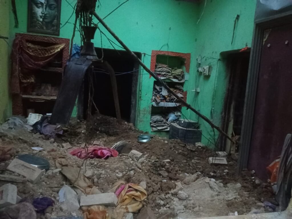 UP News: प्रतापगढ़ में दर्दनाक हादसा… मकान ढहने से एक ही परिवार के 6 लोगों की मौत