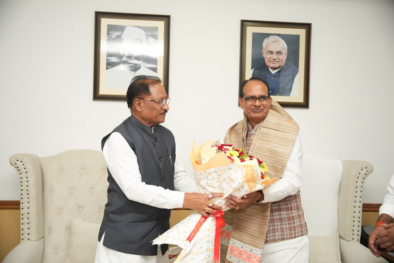 Bastar Development: बस्तर के लिए प्रधानमंत्री ग्राम सड़क योजना में बड़ा बदलाव संभव…सीएम साय ने शिवराज से की मुलाकात