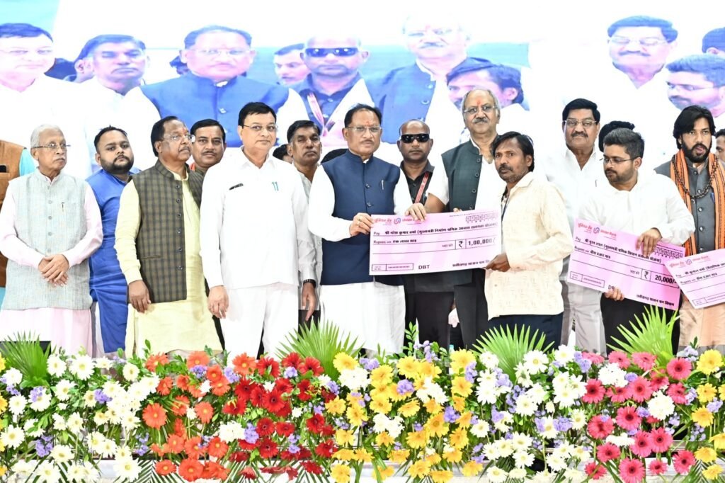 Chhattisgarh News: ढाई साल में श्रमिकों के लिए सरकार के बड़े कदम… लाखों को मिला लाभ