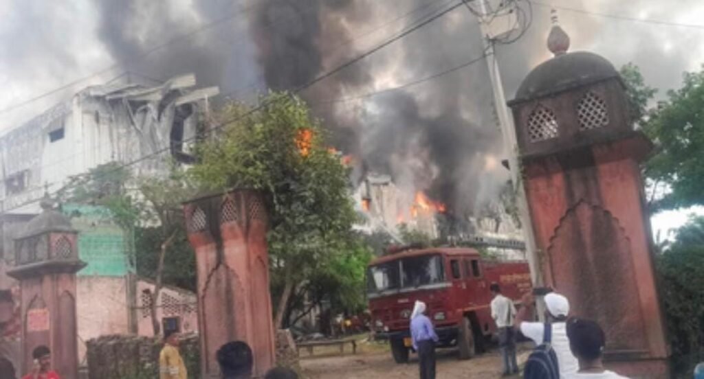 Factory Fire News: मुरादाबाद की फैक्टरी में भीषण आग