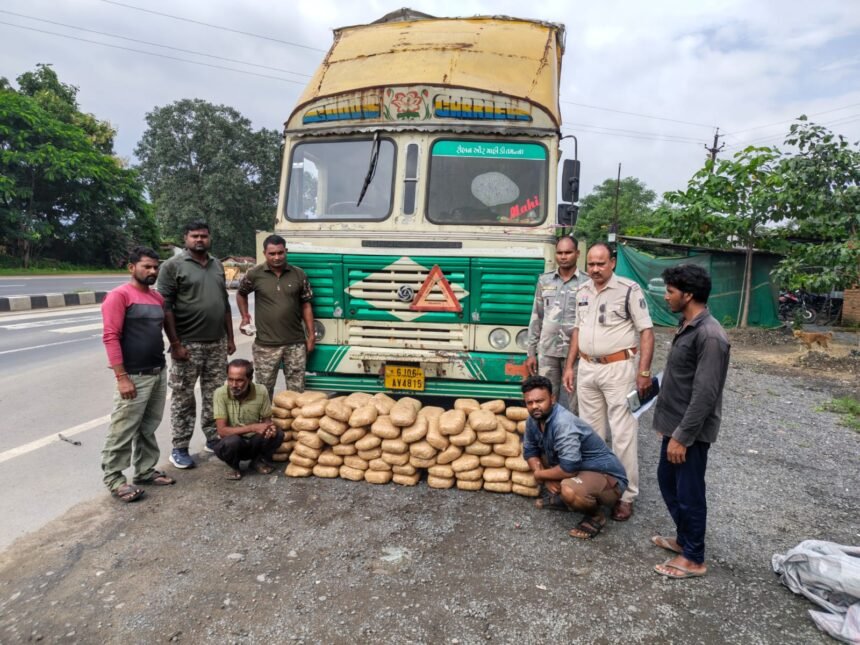 Mahasamund: महासमुंद में 120 किलो गांजा बरामद, दो आरोपी गिरफ्तार