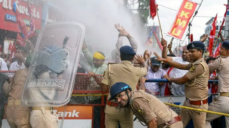 Protest News: CEC ज्ञानेश कुमार के इस्तीफे की मांग तेज… कई राज्यों में प्रदर्शन