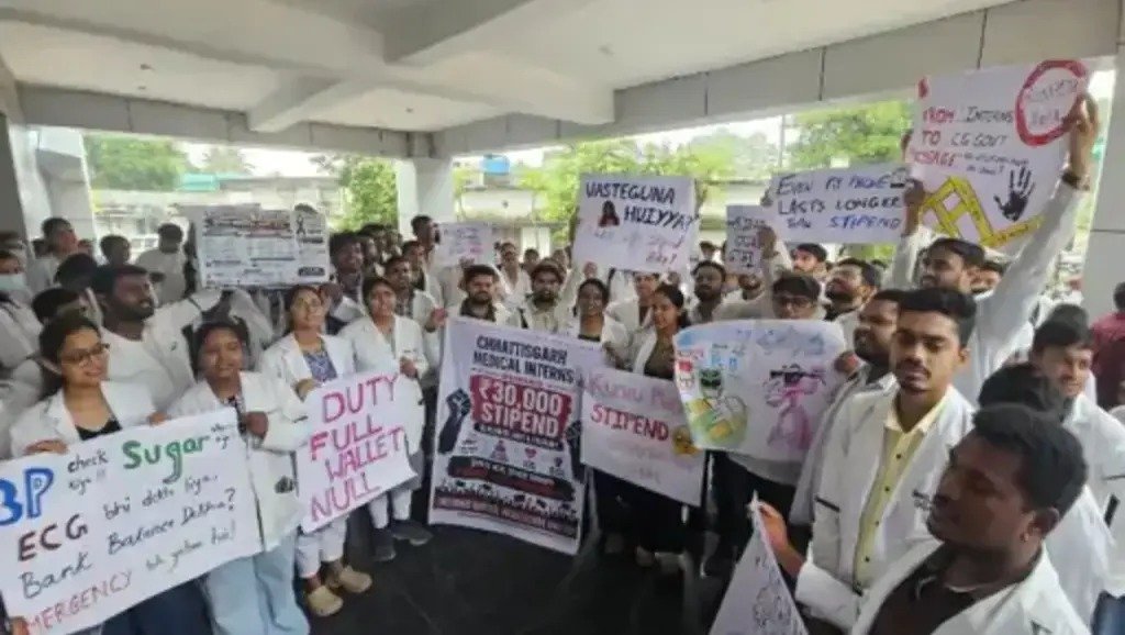 MBBS Interns: छत्तीसगढ़ सरकार का बड़ा फैसला… MBBS इंटर्न्स को मिलेगा ₹25 हजार स्टाइपेंड