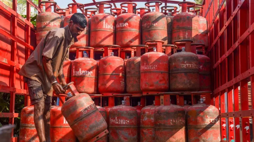 LPG Booking Rule: अब 25 दिन में बुक होगा LPG सिलेंडर… ग्राहकों को बड़ी राहत
