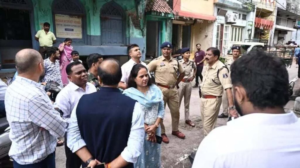 Raipur News: गणेश विसर्जन झांकी से पहले जर्जर मकानों को नोटिस… महापौर ने किया निरीक्षण