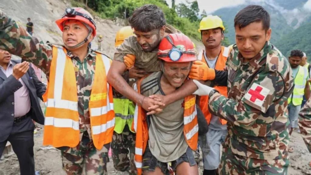 Nepal Flash Flood: नेपाल में बाढ़ के 9 दिन बाद सुरंग से जिंदा मिले 2 लोग