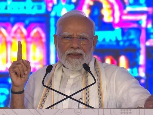 Gujarat: PM मोदी का फाइलों पर तंज… बोले- सालों तक टेबल बदलती रहीं फाइलें