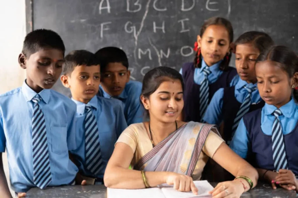 Principal Teaching Rules: सरकारी स्कूलों में अब प्राचार्य भी पढ़ाएंगे