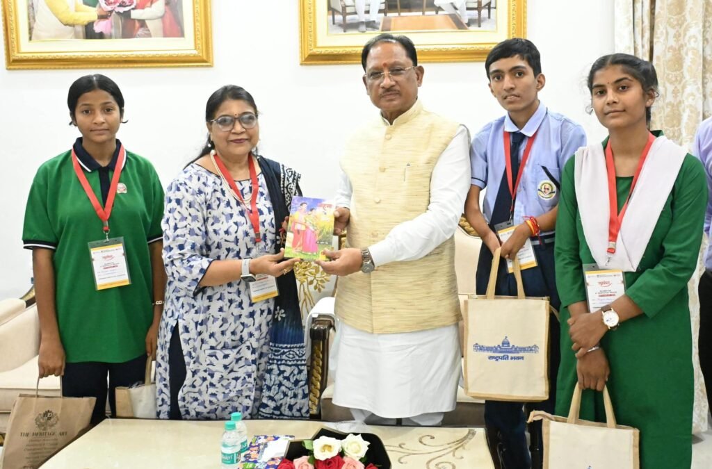Education News: राष्ट्रपति भवन से लौटे छत्तीसगढ़ के प्रतिभावान विद्यार्थी… CM साय से की मुलाकात