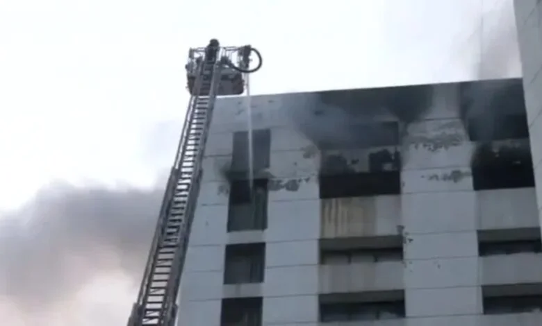 Surat Fire Accident: सूरत के टेक्सटाइल मार्केट में भीषण आग…मचा हड़कंप