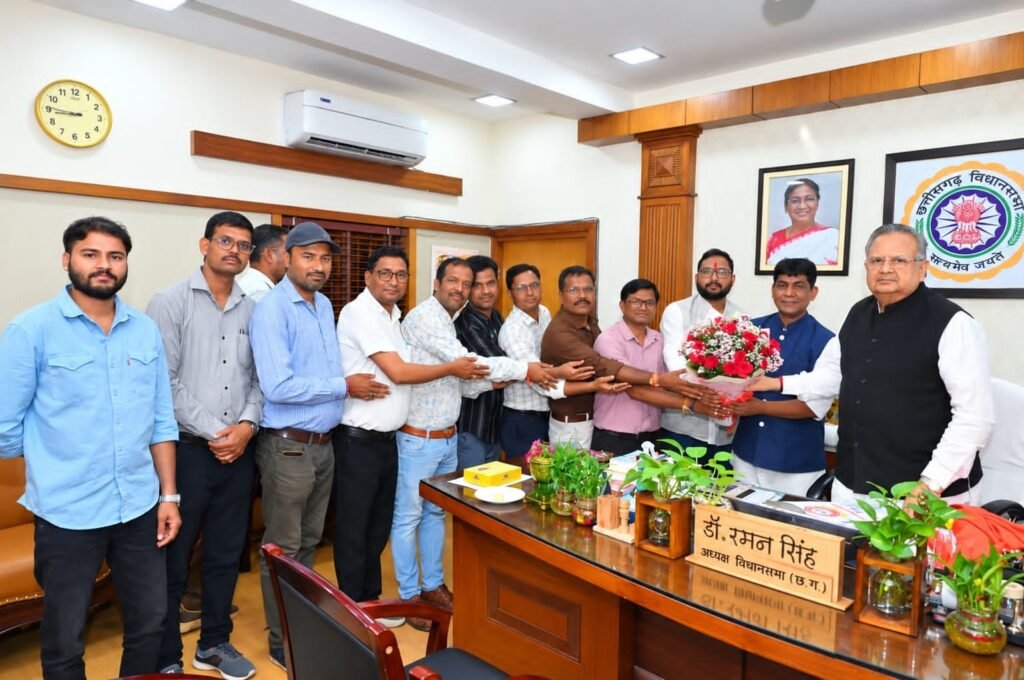 Assistant Teachers: सहायक शिक्षकों की वेतन विसंगति पर जल्द पहल… विधानसभा अध्यक्ष ने दिया आश्वासन