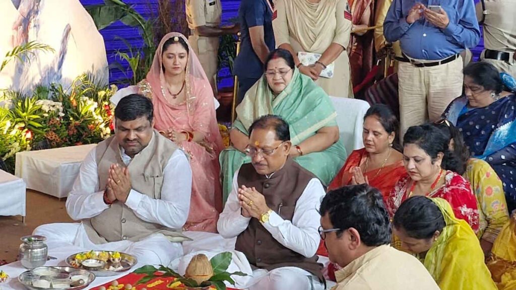Teeja Pora Tihar: मुख्यमंत्री निवास में तीजा-पोरा की धूम… बड़ी संख्या में महिलाएं हुईं शामिल