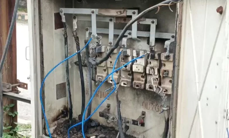 Electricity Department: खुले ट्रांसफार्मरों से हादसे का खतरा… बिजली विभाग की लापरवाही पर सवाल