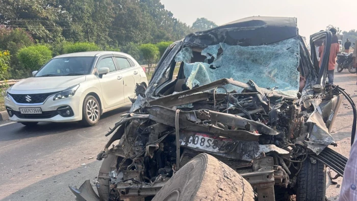 Road Accident News: छत्तीसगढ़ में दर्दनाक हादसा… कार-ट्रक की टक्कर में 2 महिलाओं की मौत