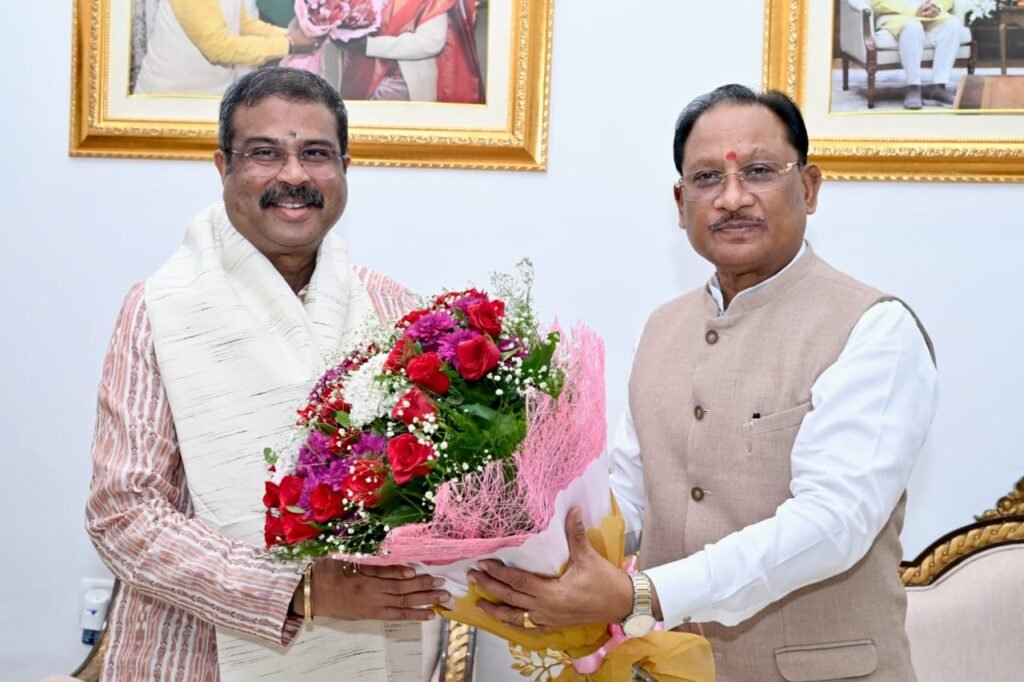 Raipur Meeting: CM विष्णु देव साय और धर्मेंद्र प्रधान की मुलाकात… क्या रही खास बात?