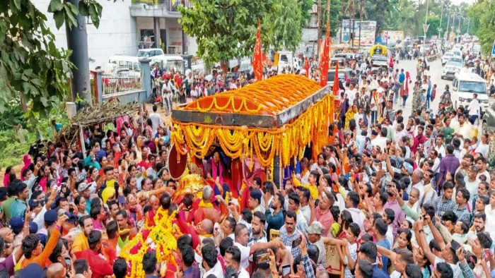 Bastar Dussehra Tradition: दंतेवाड़ा से जगदलपुर निकली मां दंतेश्वरी की पावन डोली… भक्तों की उमड़ी भारी भीड़