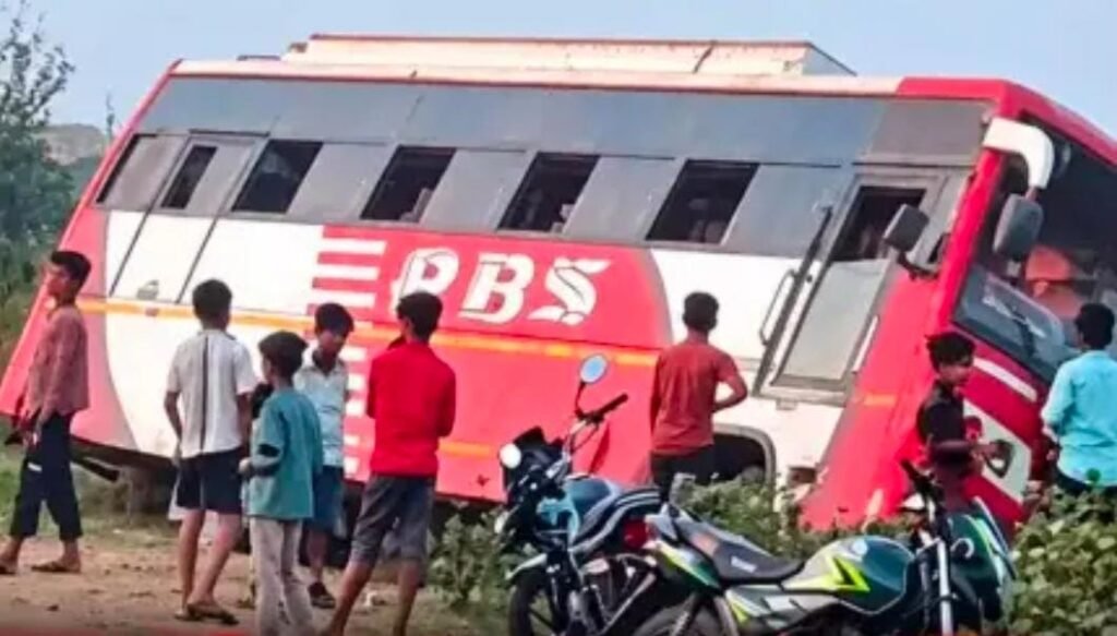 Bemetara Bus Accident News: रायपुर से मुंगेली जा रही बस हादसे का शिकार… दो की मौत से मचा हड़कंप
